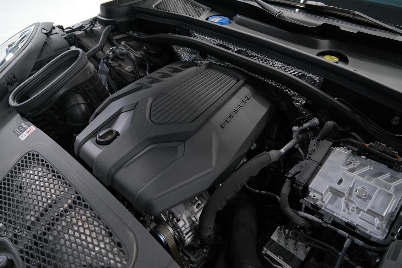 2025 Porsche Macan Miami FL