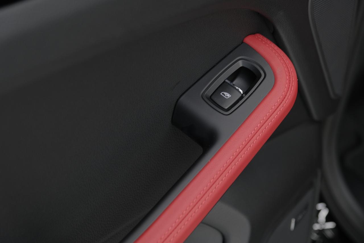 2025 Porsche Macan Miami FL