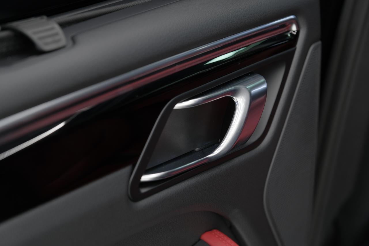 2025 Porsche Macan Miami FL