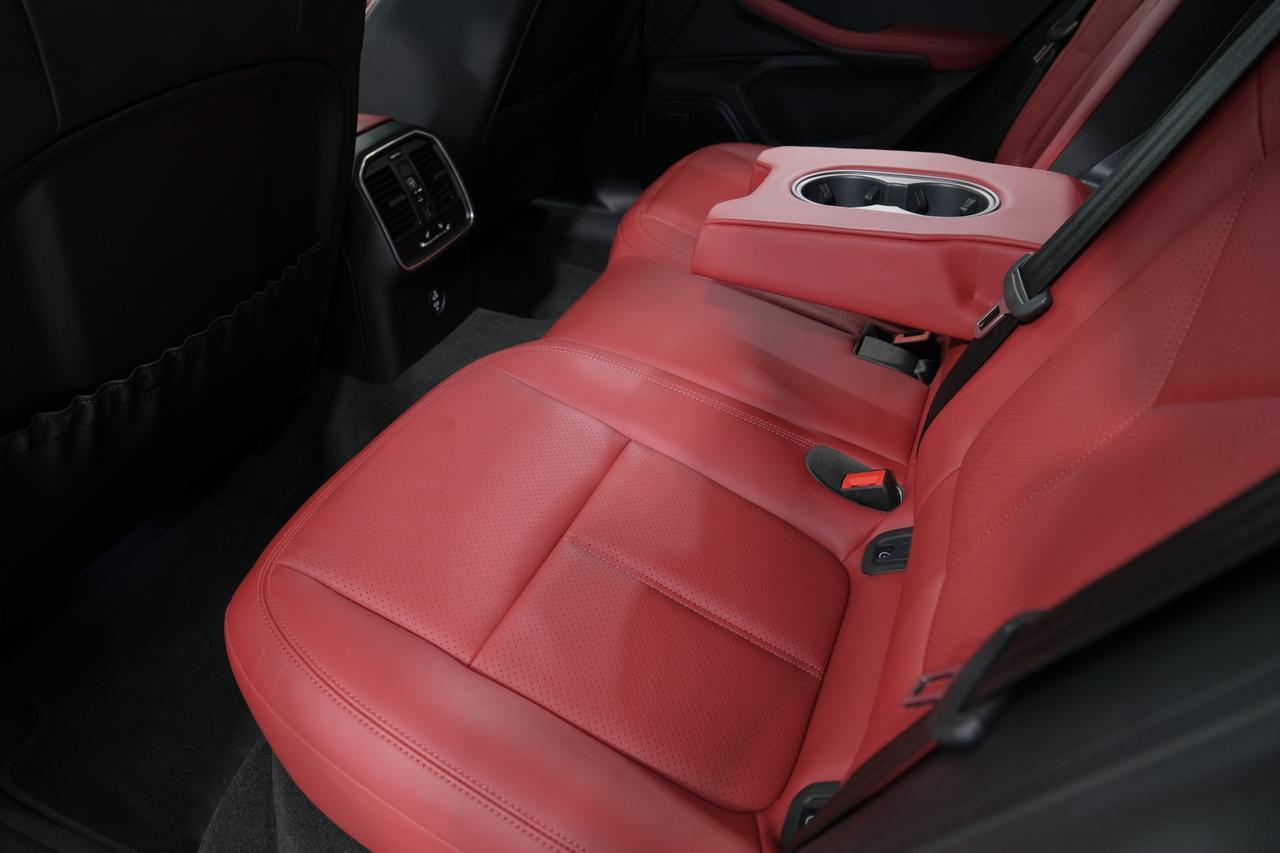 2025 Porsche Macan Miami FL