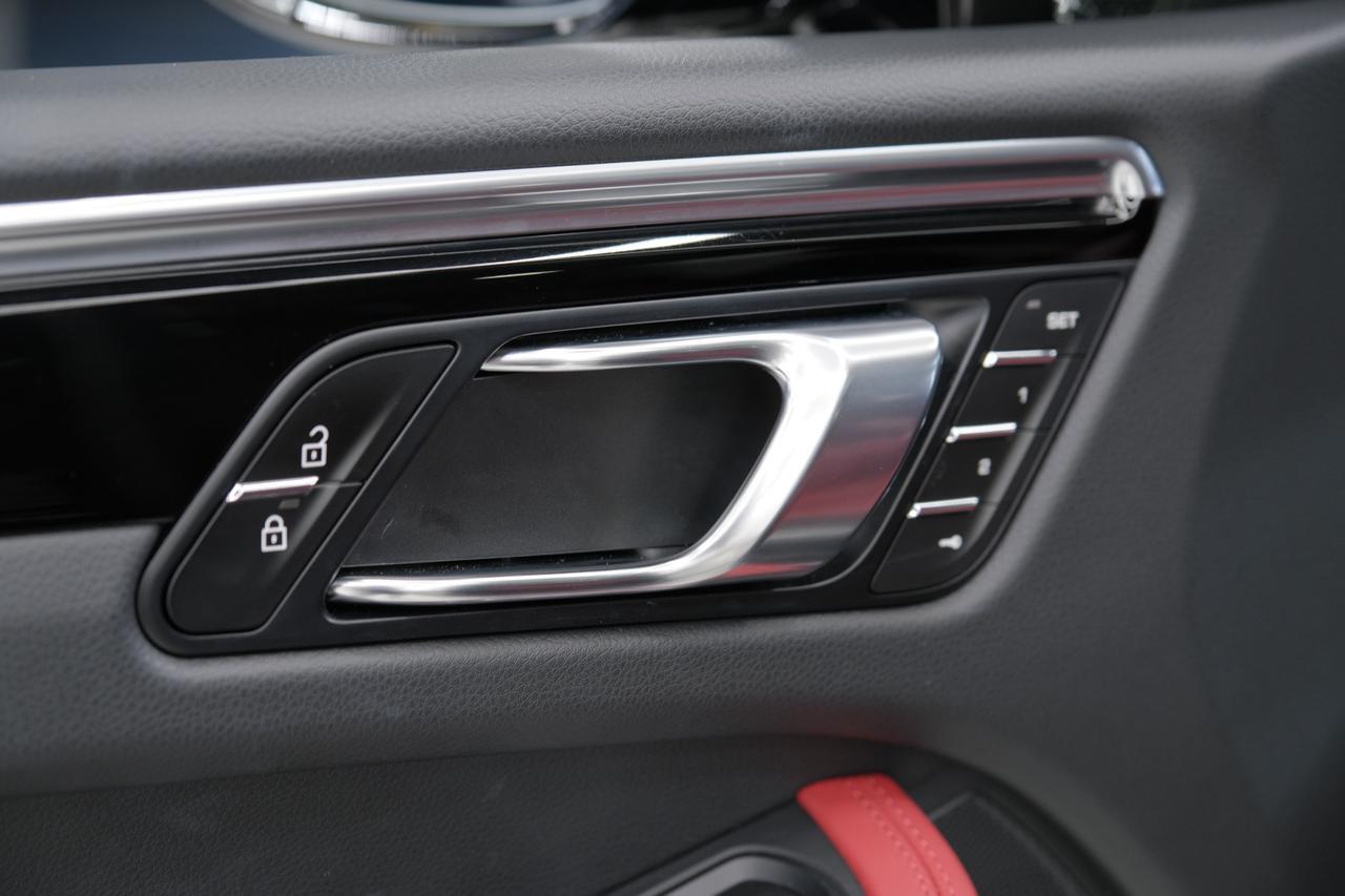 2025 Porsche Macan Miami FL