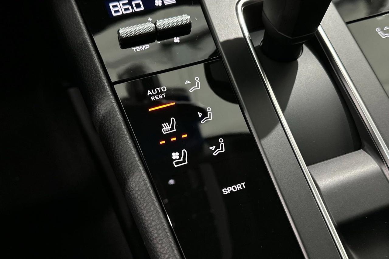 2025 Porsche Macan Newark DE