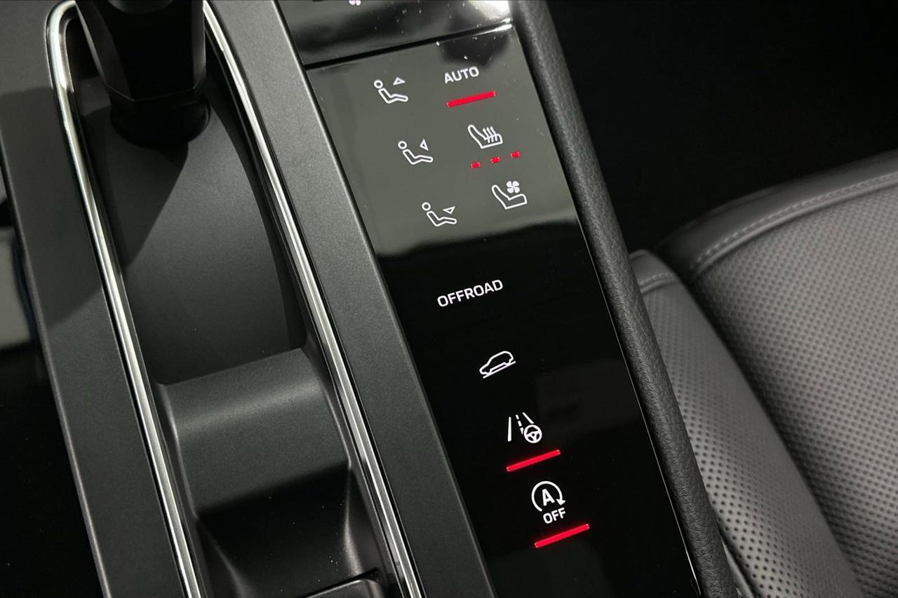2025 Porsche Macan Newark DE