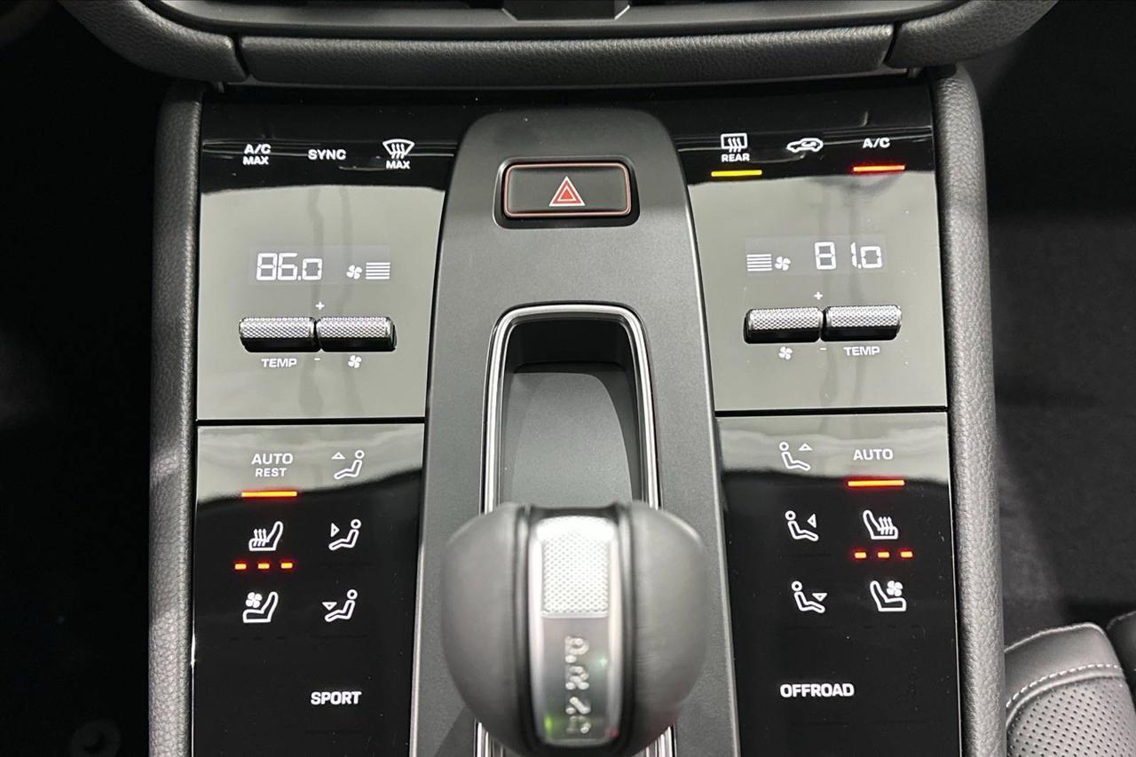 2025 Porsche Macan Newark DE