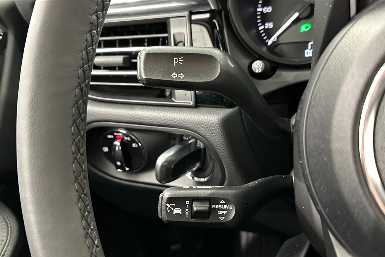 2025 Porsche Macan Newark DE