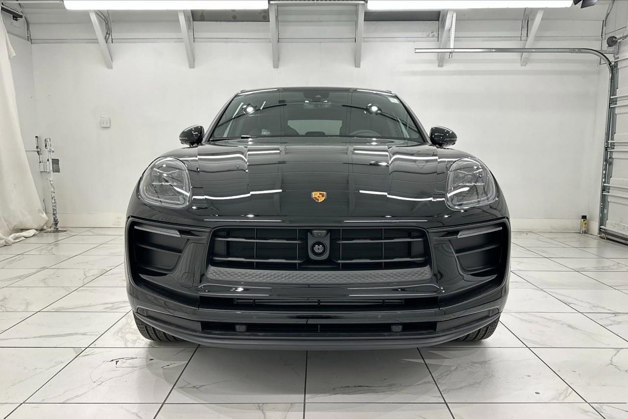 2025 Porsche Macan Newark DE