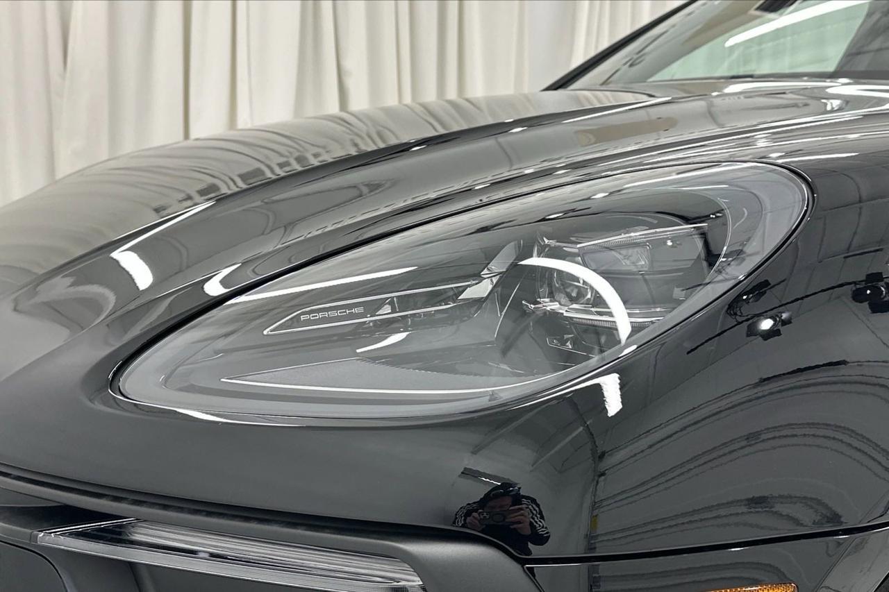 2025 Porsche Macan Newark DE
