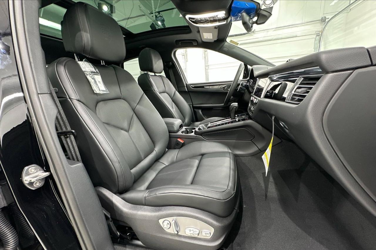 2025 Porsche Macan Newark DE