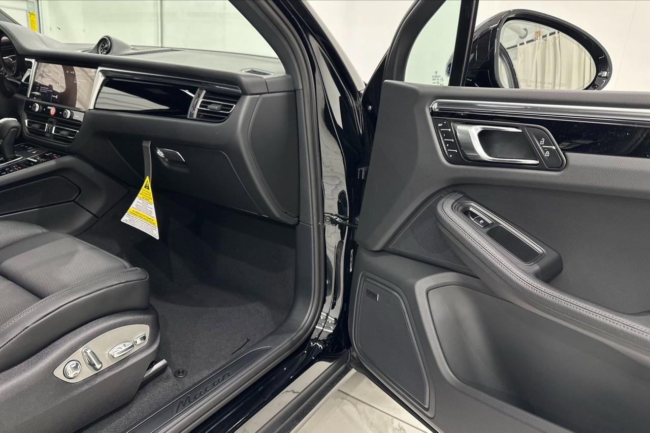2025 Porsche Macan Newark DE
