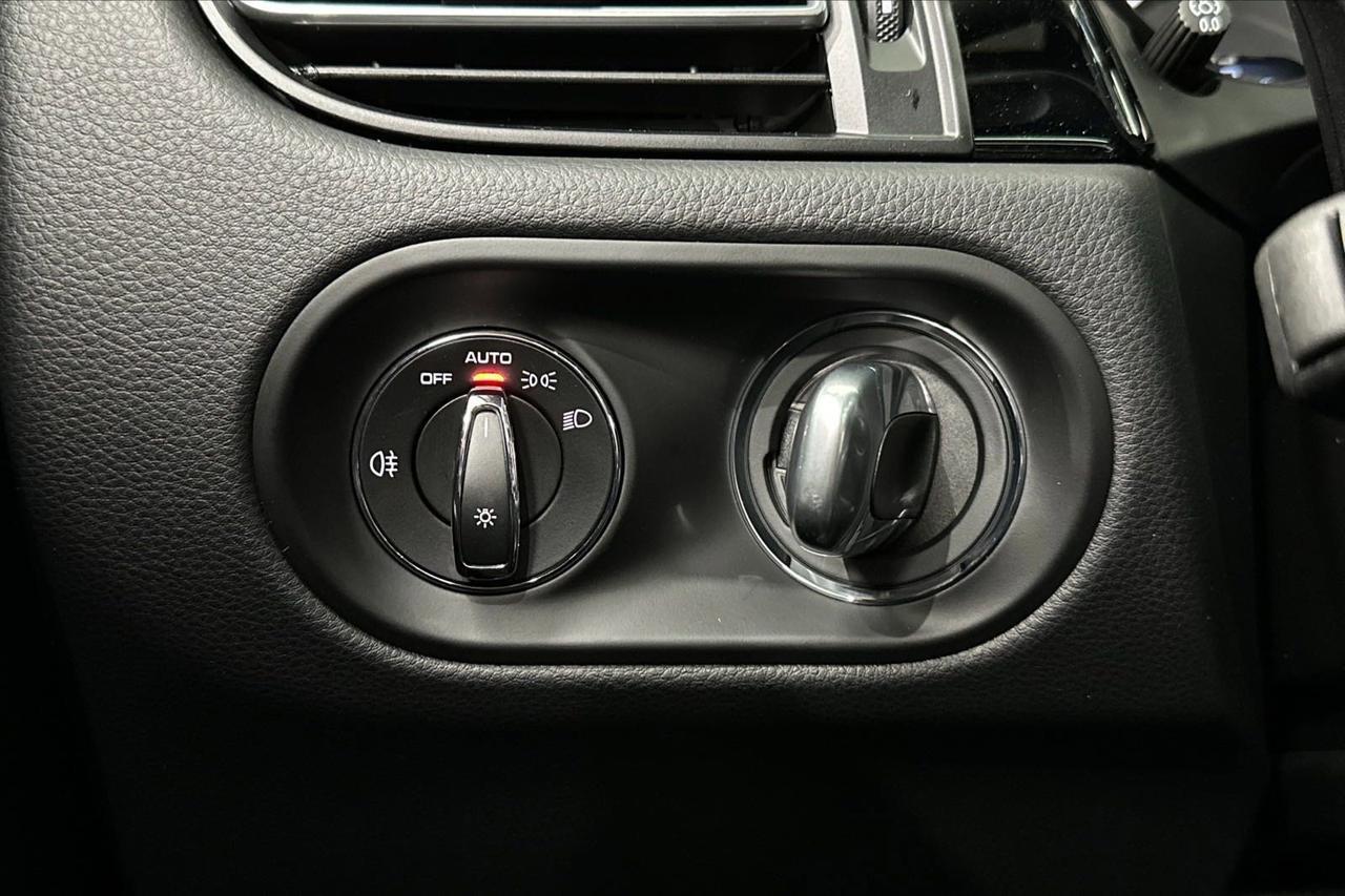 2025 Porsche Macan Newark DE