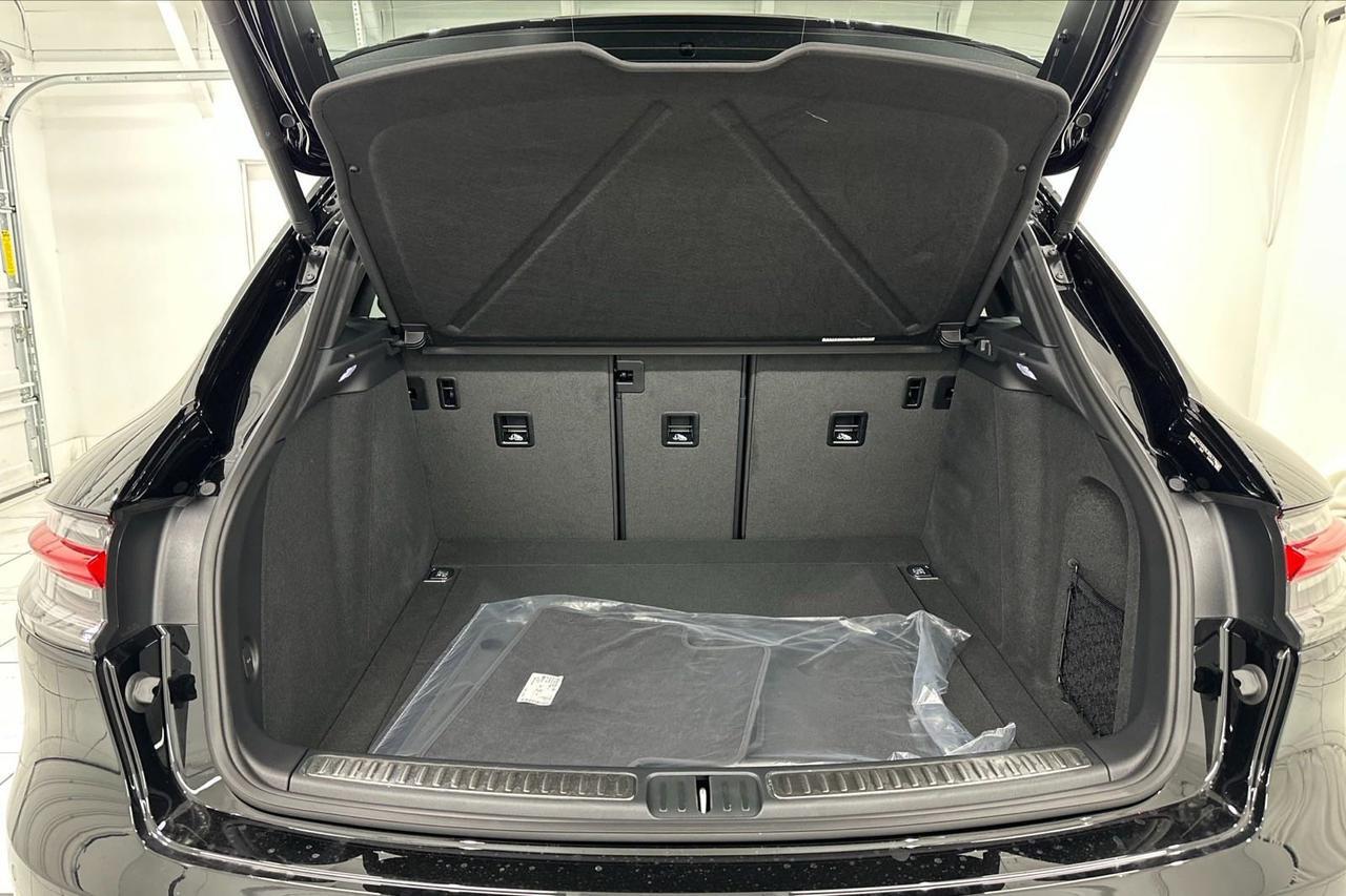 2025 Porsche Macan Newark DE