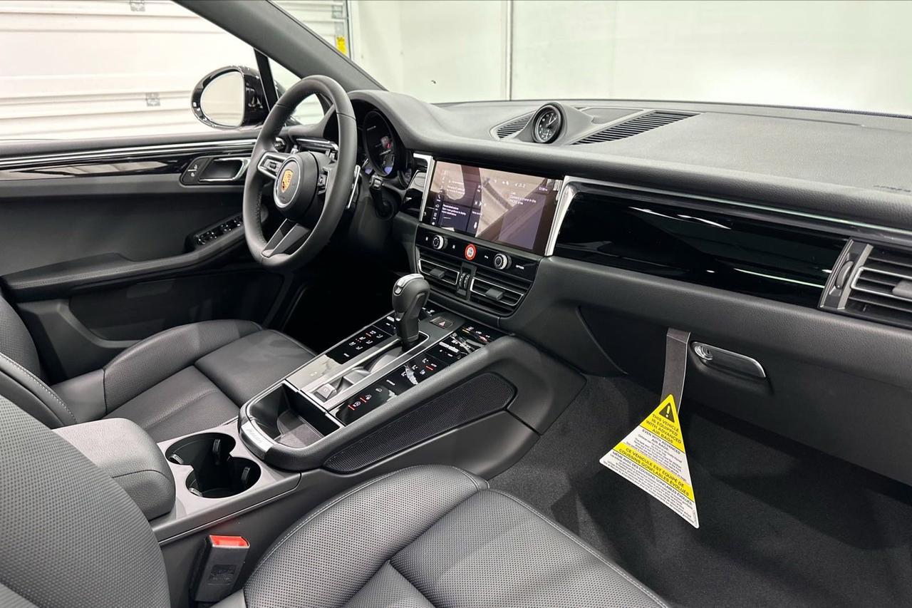 2025 Porsche Macan Newark DE