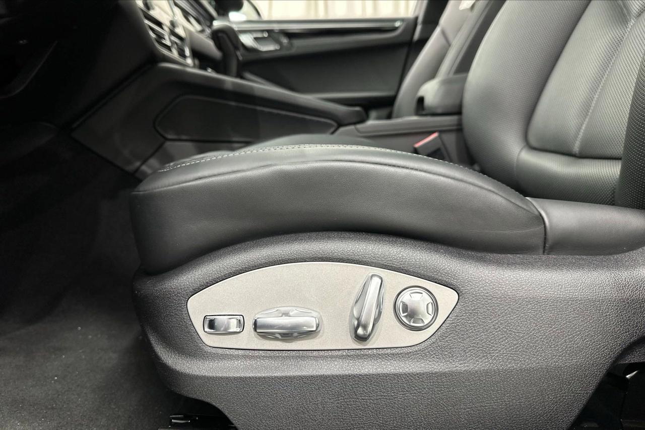 2025 Porsche Macan Newark DE