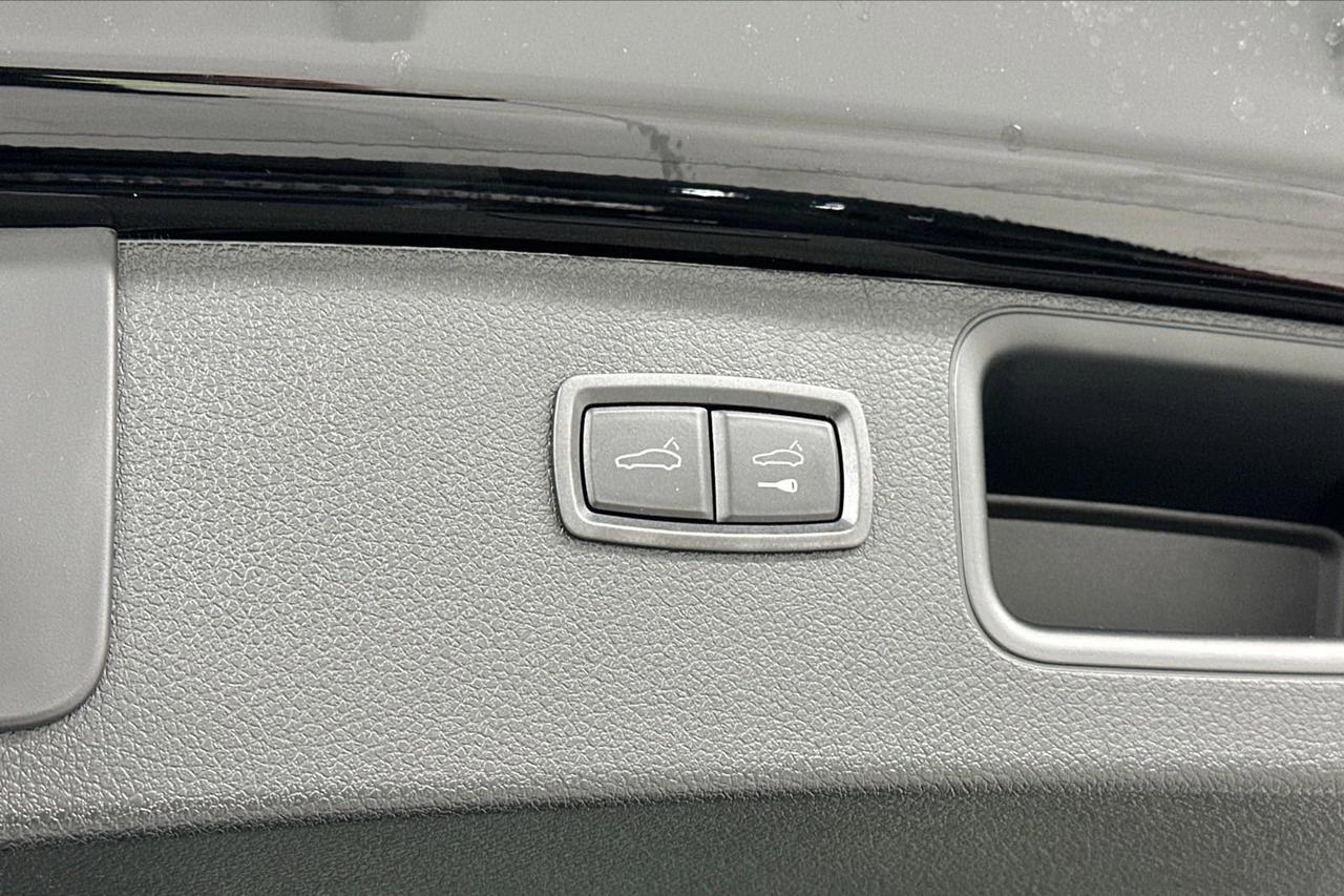 2025 Porsche Macan Newark DE