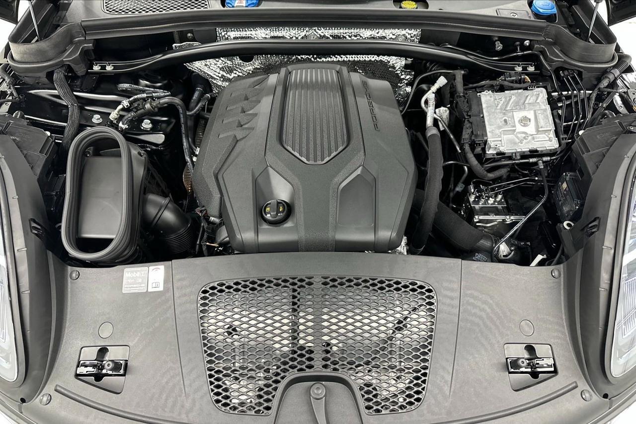 2025 Porsche Macan Newark DE