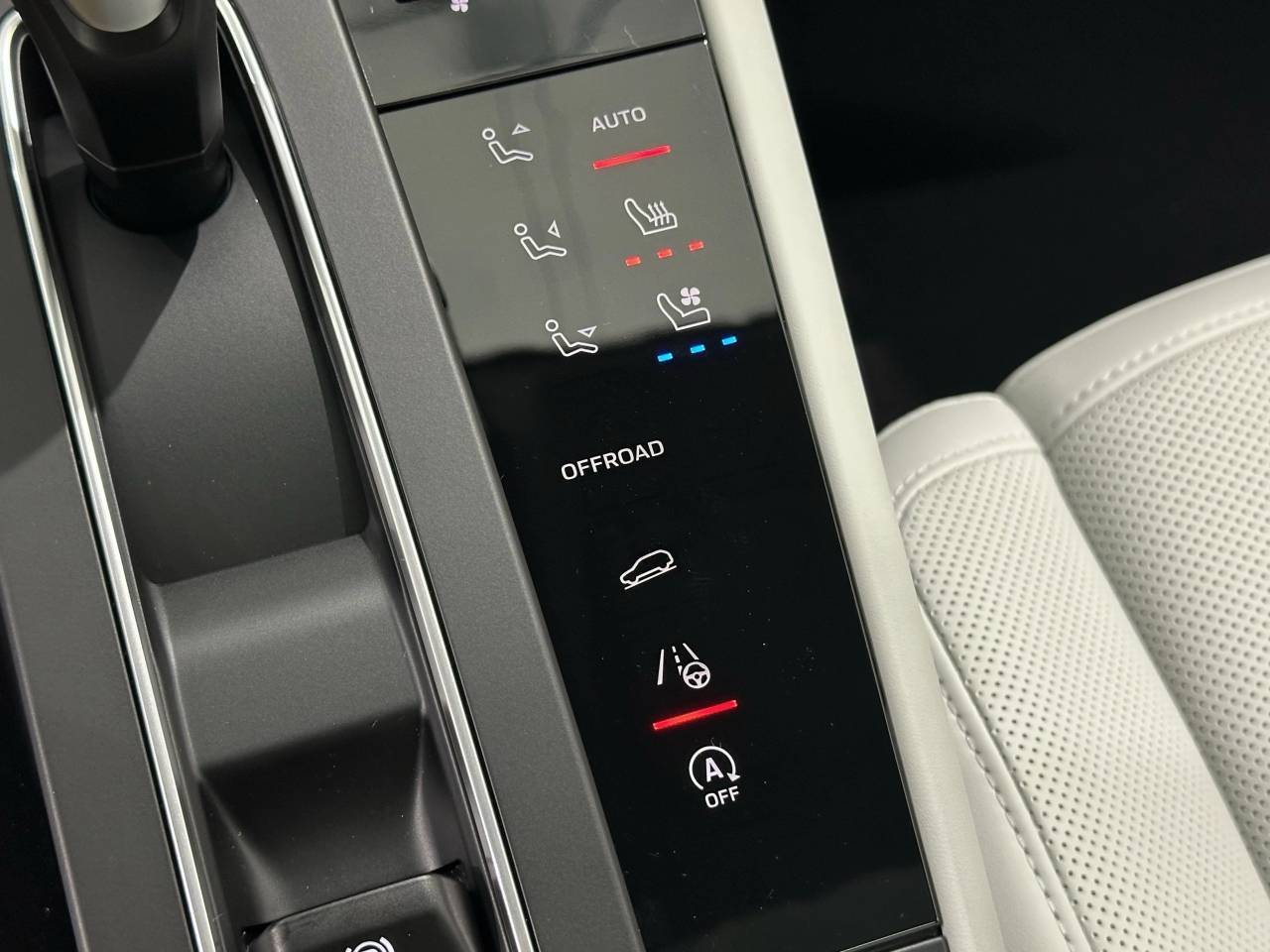 2025 Porsche Macan Newark DE