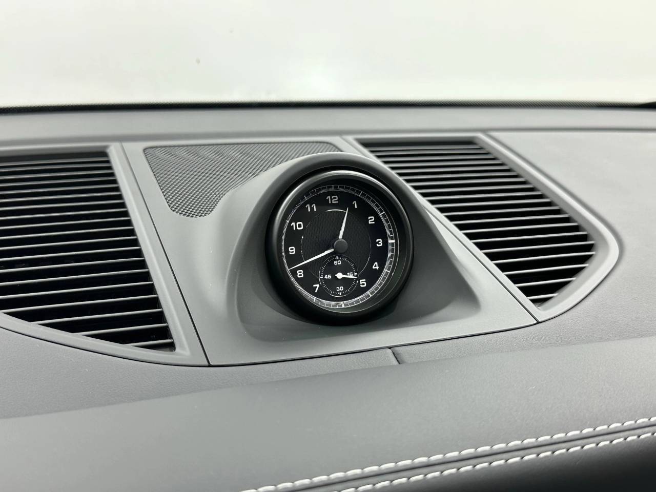 2025 Porsche Macan Newark DE