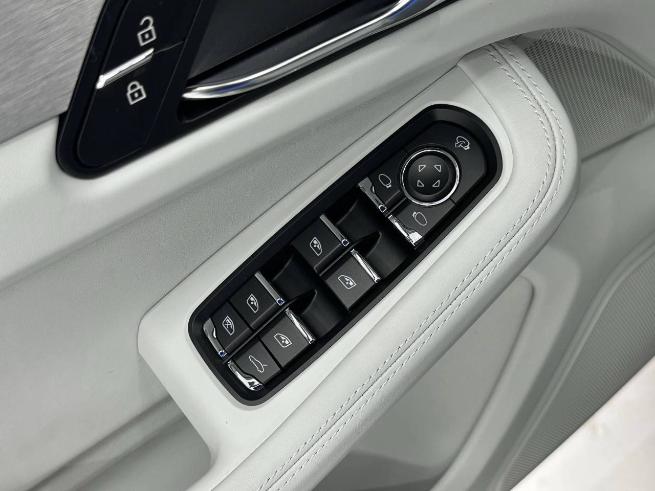 2025 Porsche Macan Newark DE