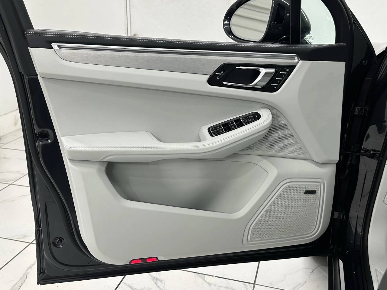 2025 Porsche Macan Newark DE