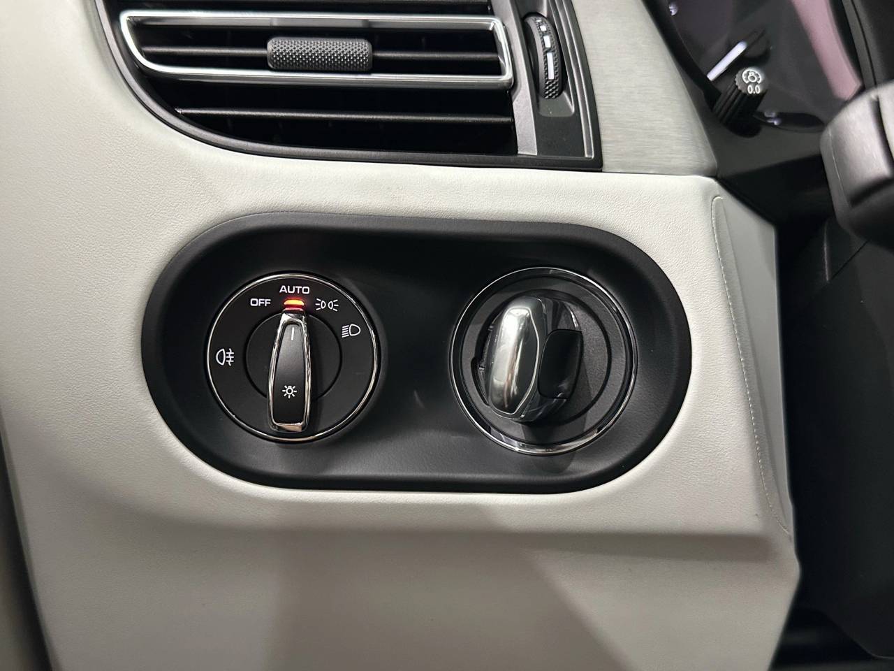 2025 Porsche Macan Newark DE