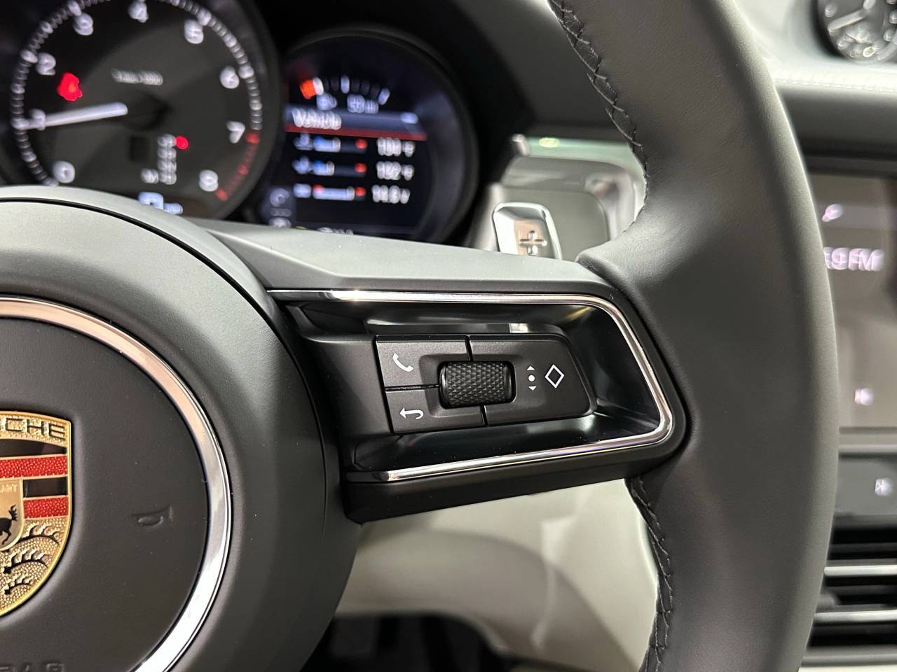 2025 Porsche Macan Newark DE