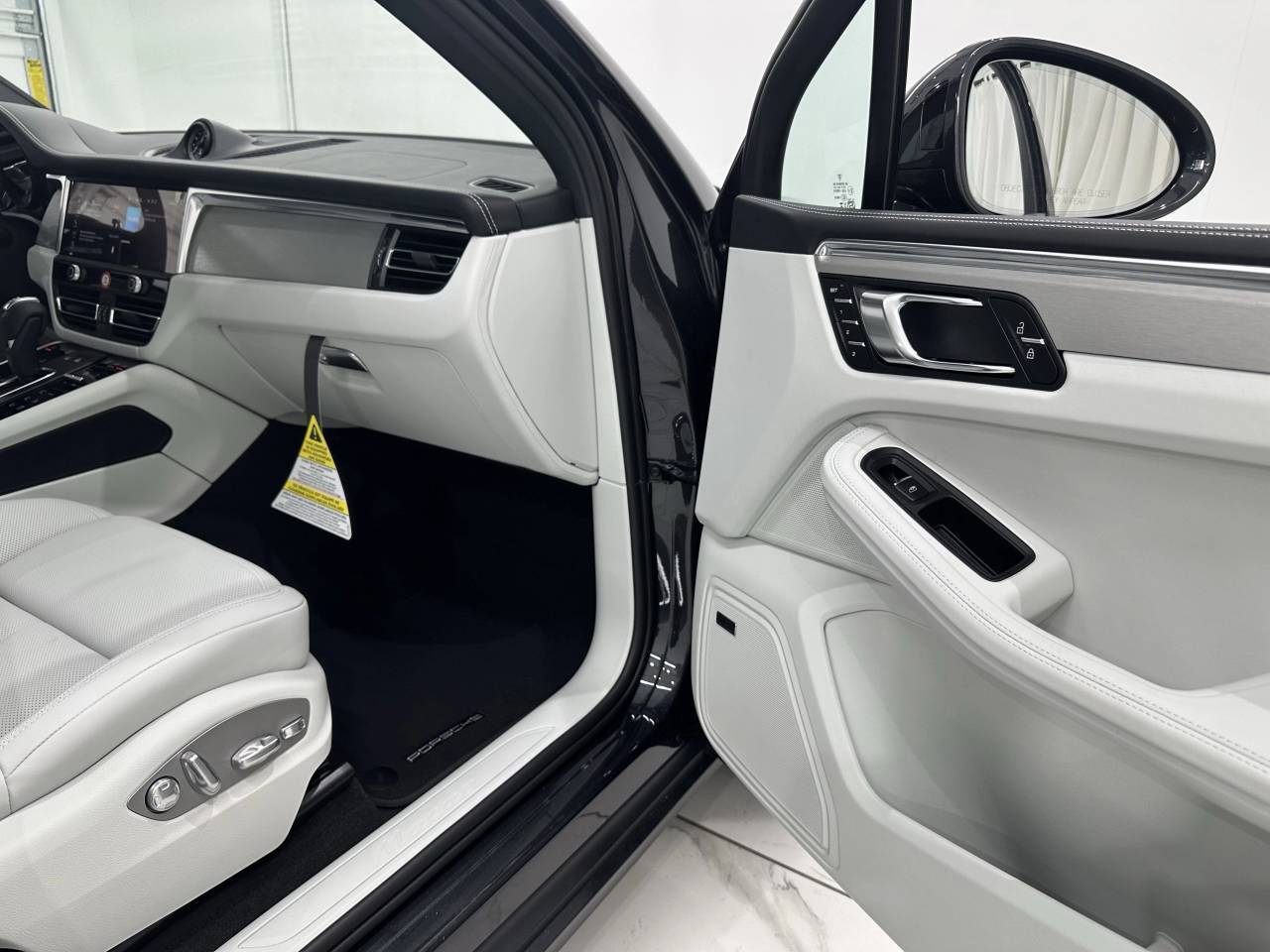 2025 Porsche Macan Newark DE