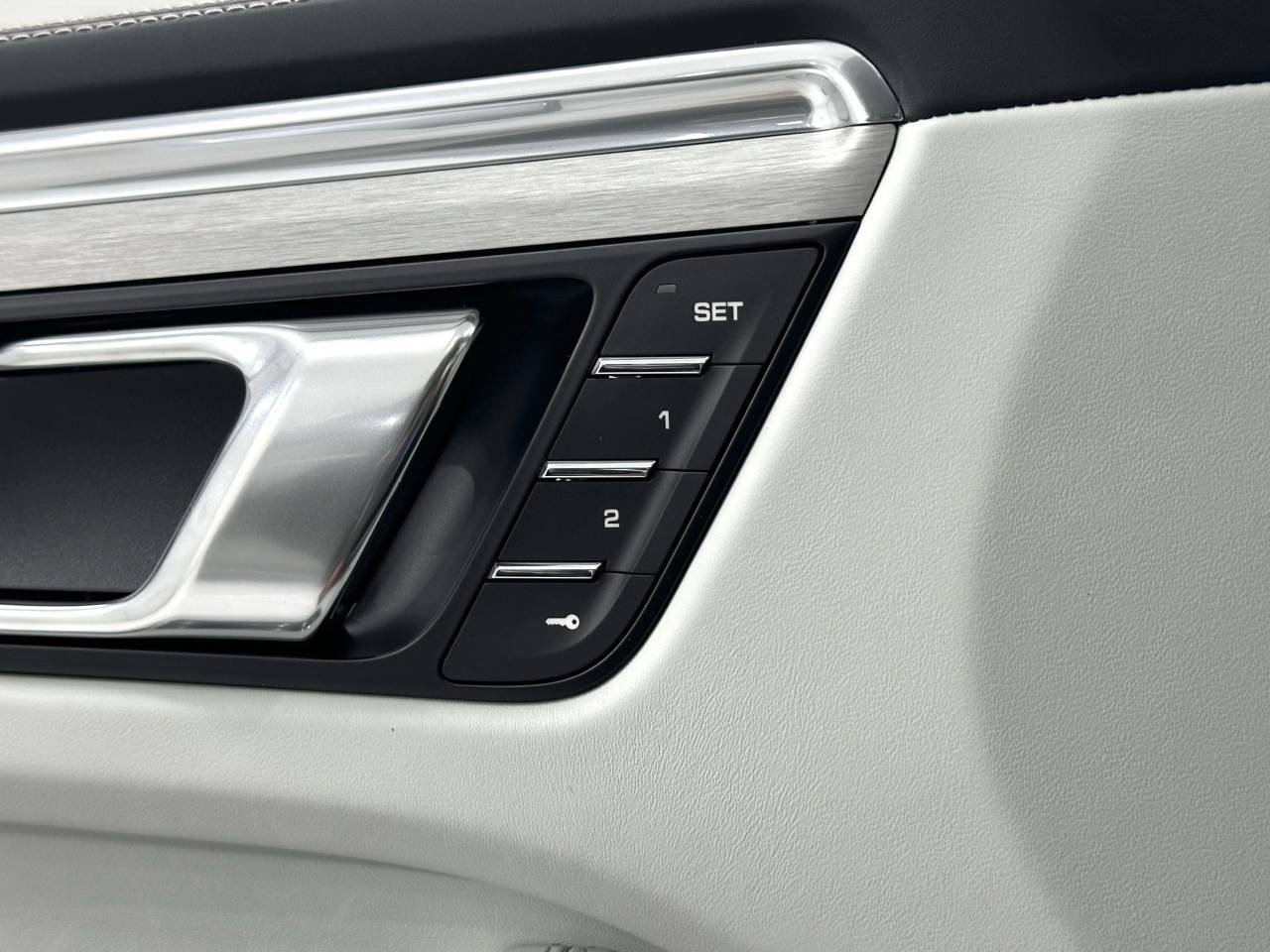 2025 Porsche Macan Newark DE