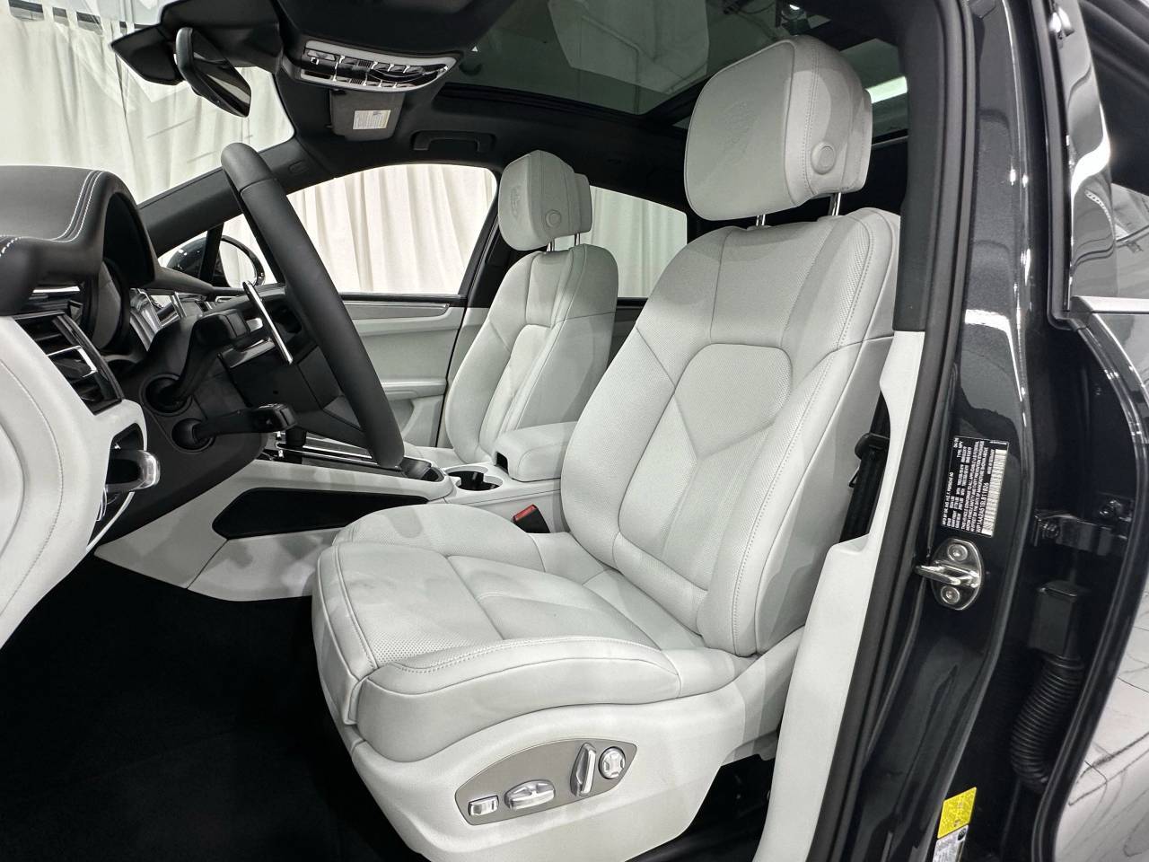 2025 Porsche Macan Newark DE
