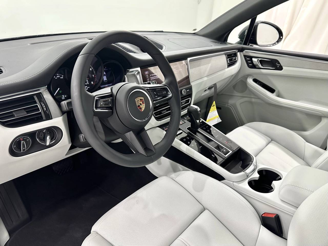 2025 Porsche Macan Newark DE