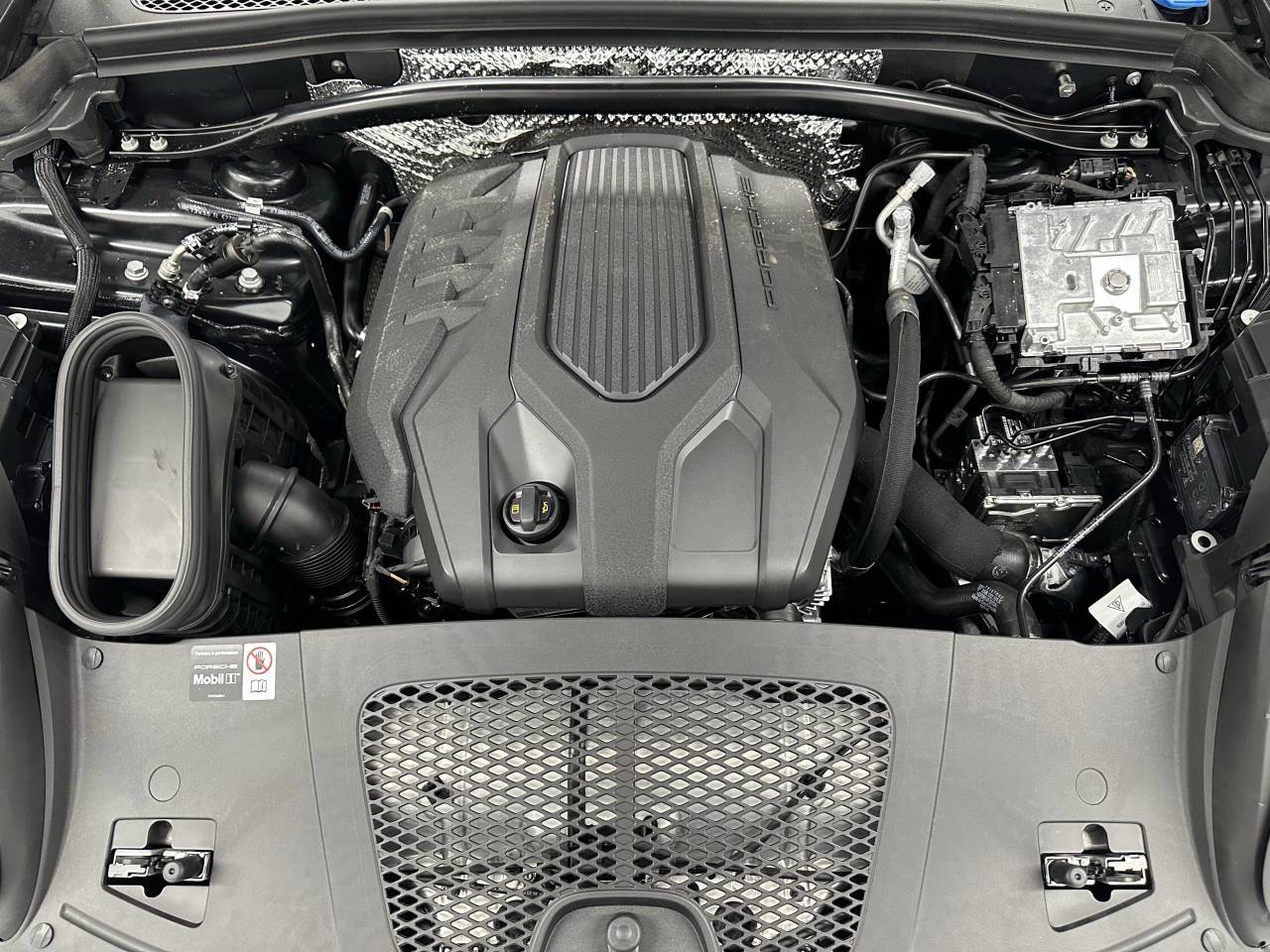 2025 Porsche Macan Newark DE