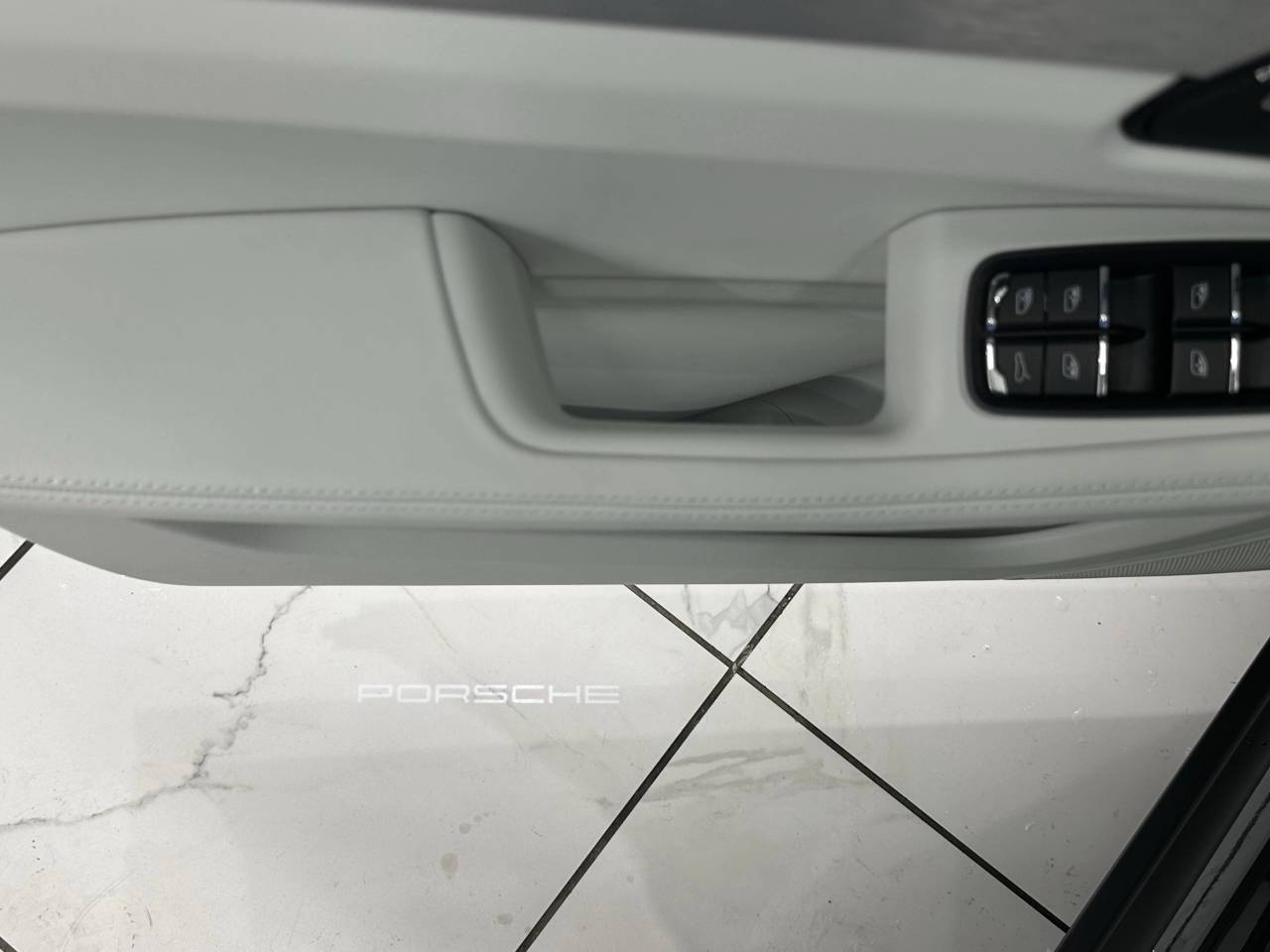 2025 Porsche Macan Newark DE