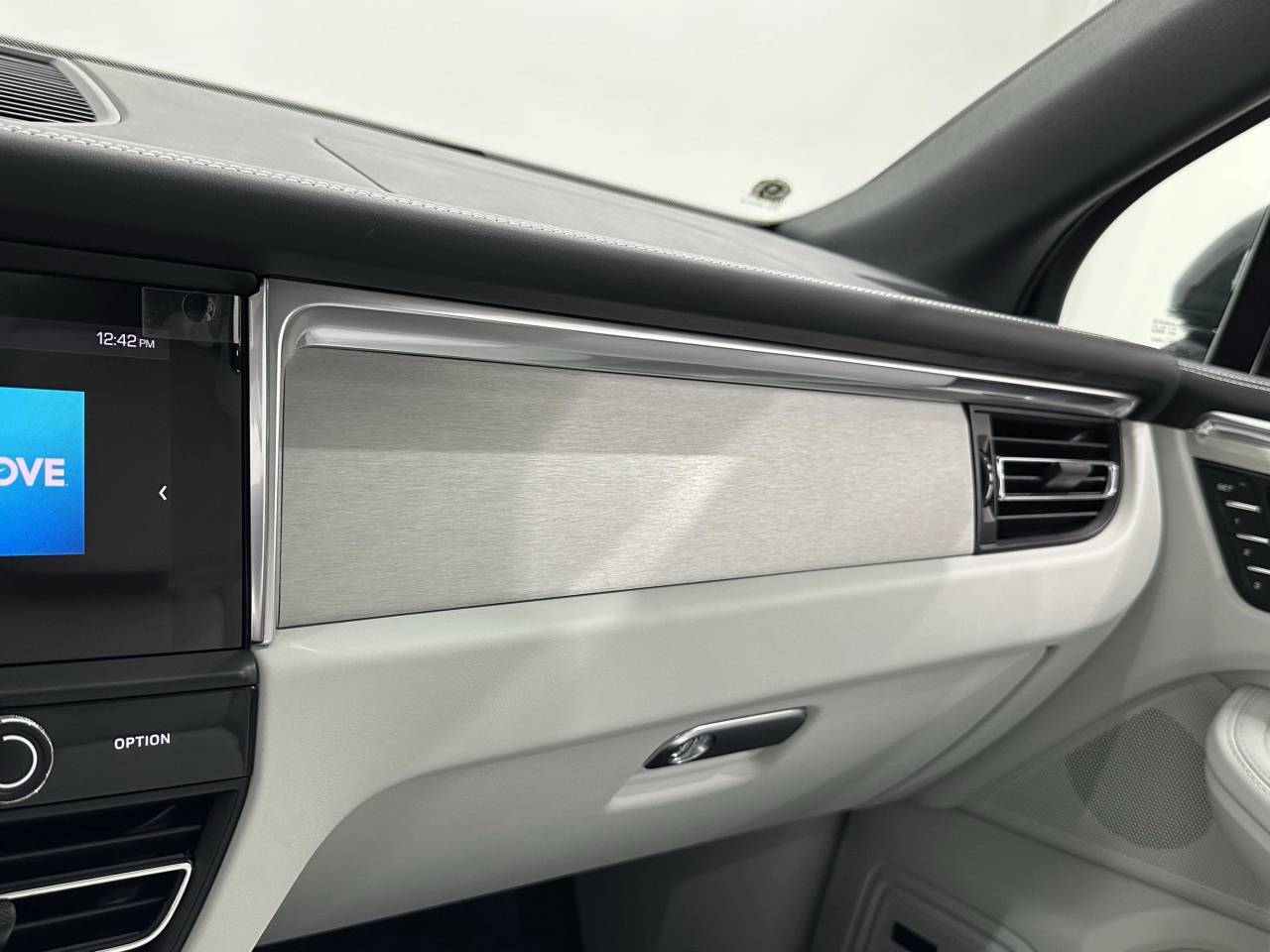 2025 Porsche Macan Newark DE