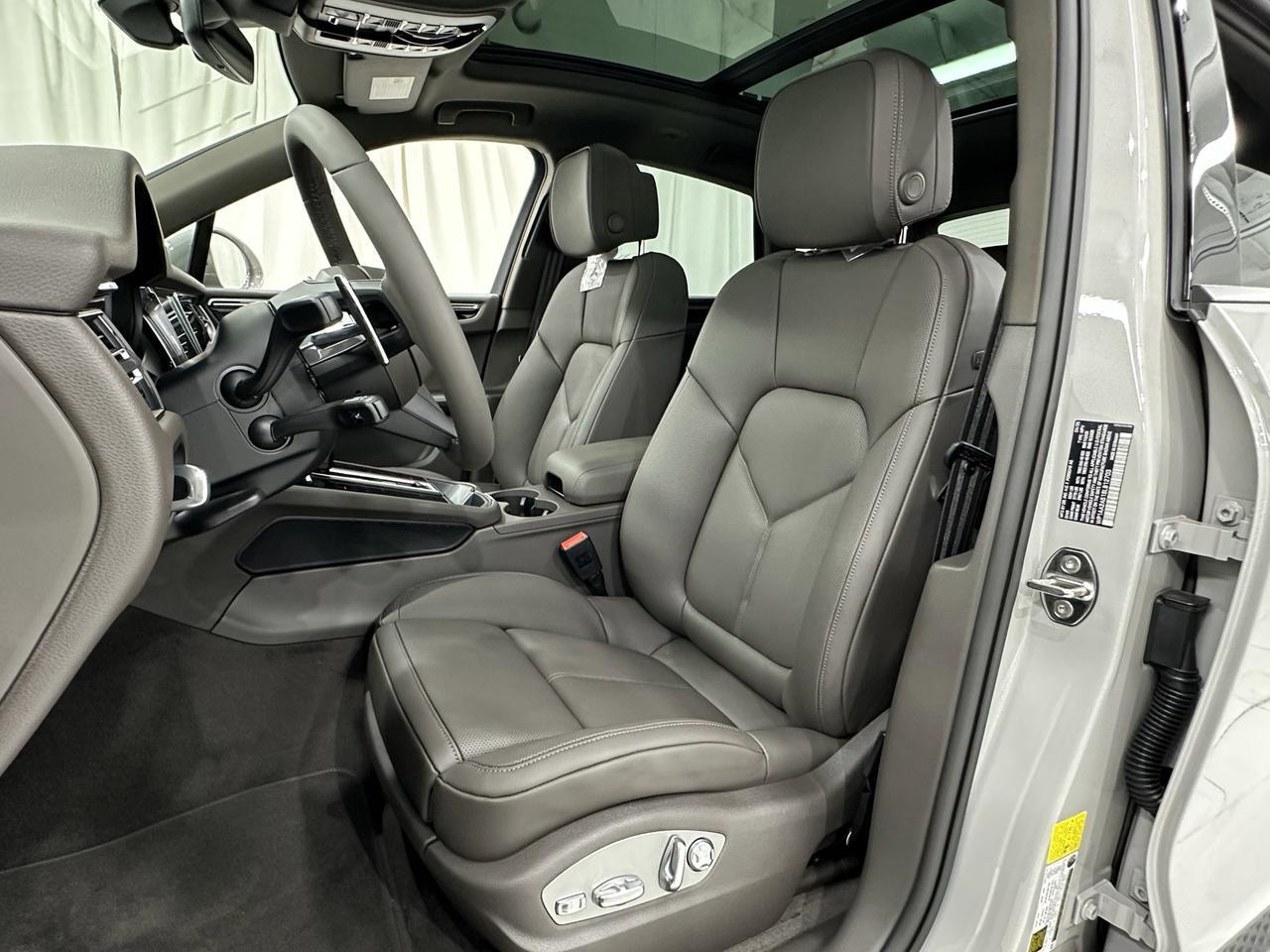 2025 Porsche Macan Newark DE