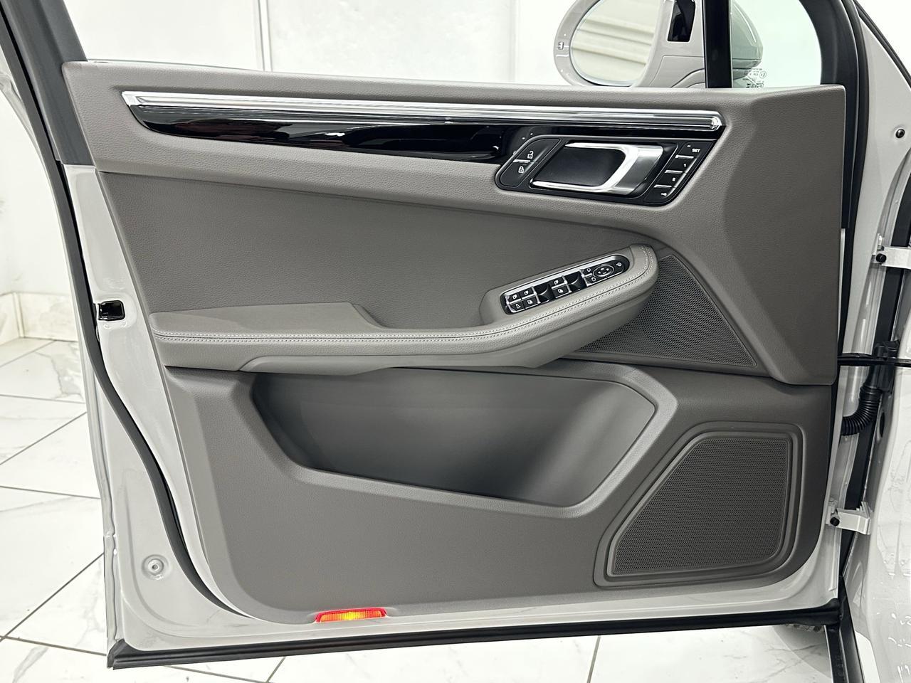 2025 Porsche Macan Newark DE