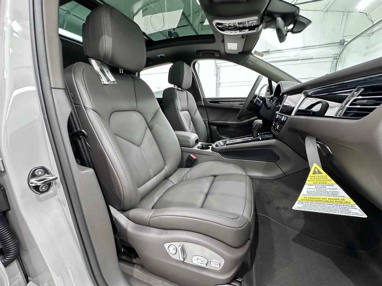 2025 Porsche Macan Newark DE