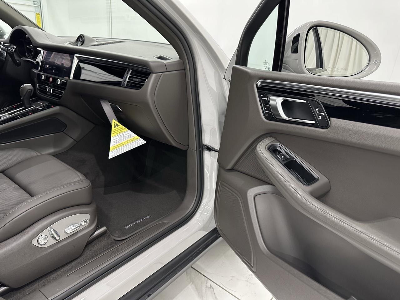 2025 Porsche Macan Newark DE