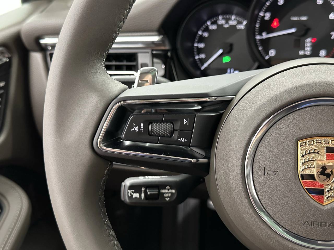 2025 Porsche Macan Newark DE