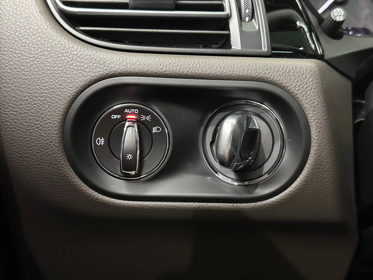 2025 Porsche Macan Newark DE