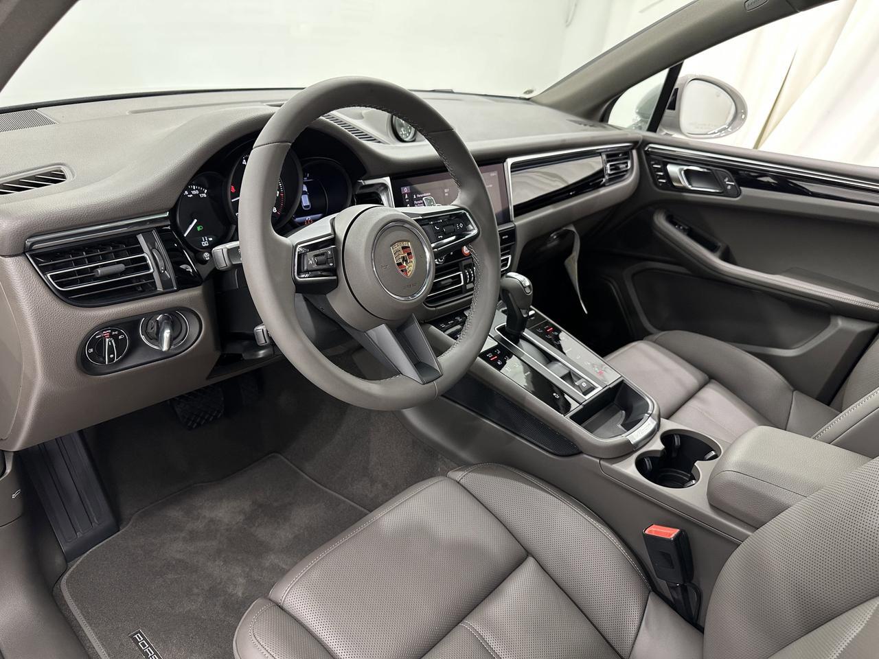 2025 Porsche Macan Newark DE