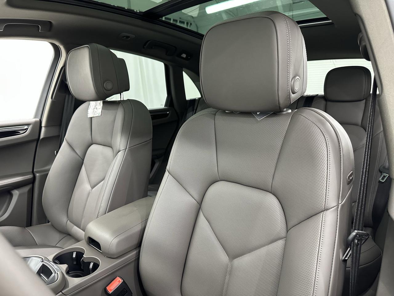 2025 Porsche Macan Newark DE