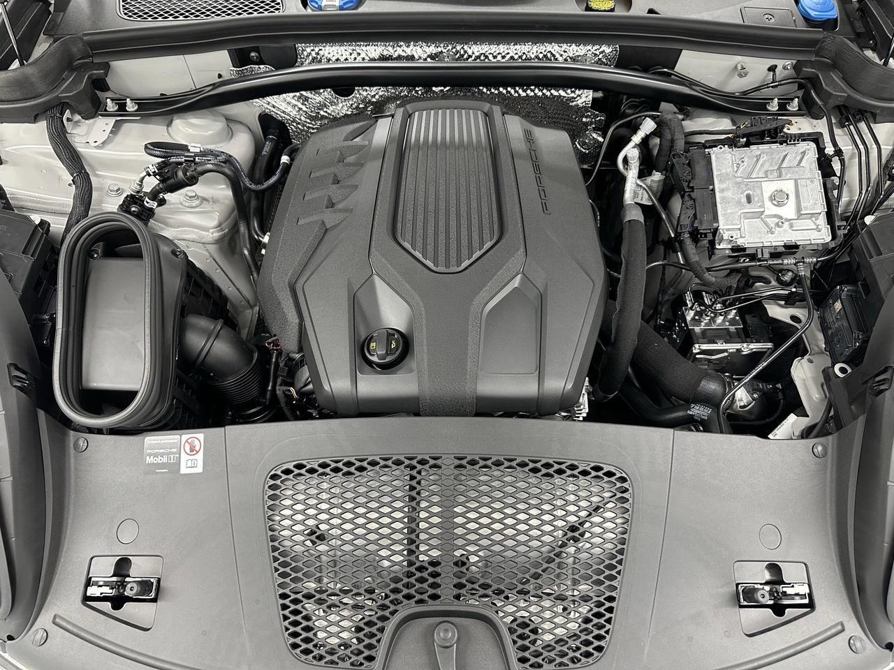 2025 Porsche Macan Newark DE