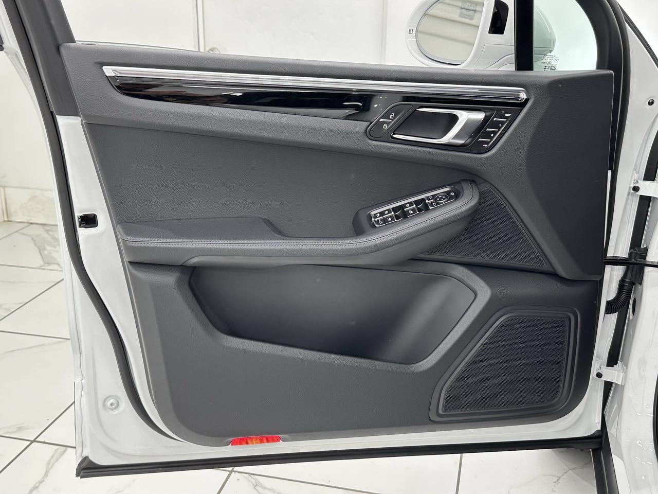 2025 Porsche Macan Newark DE