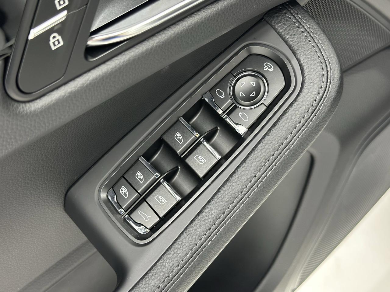 2025 Porsche Macan Newark DE