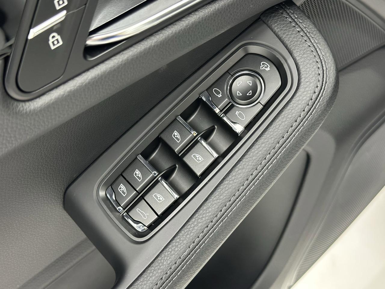 2025 Porsche Macan Newark DE