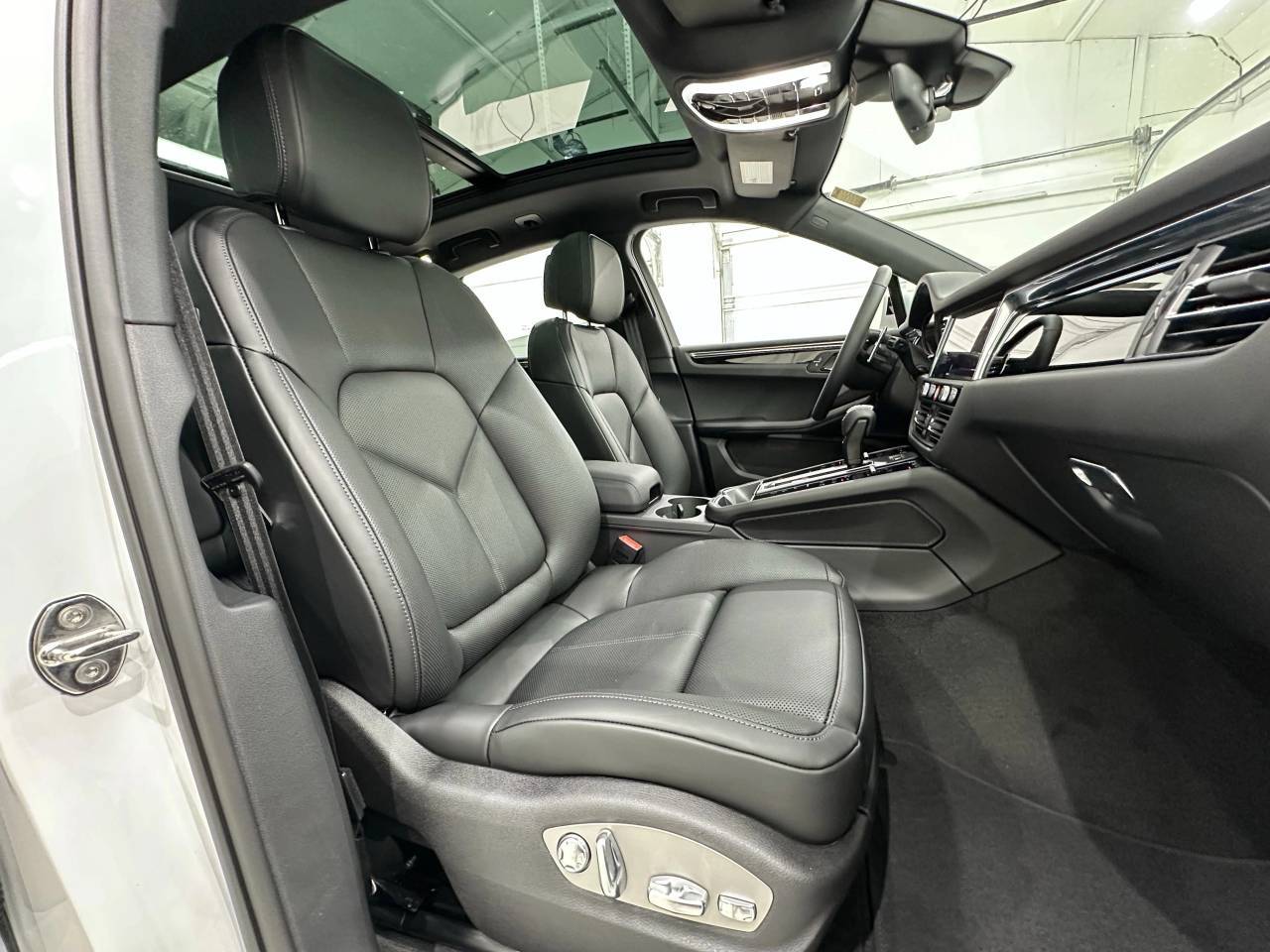 2025 Porsche Macan Newark DE