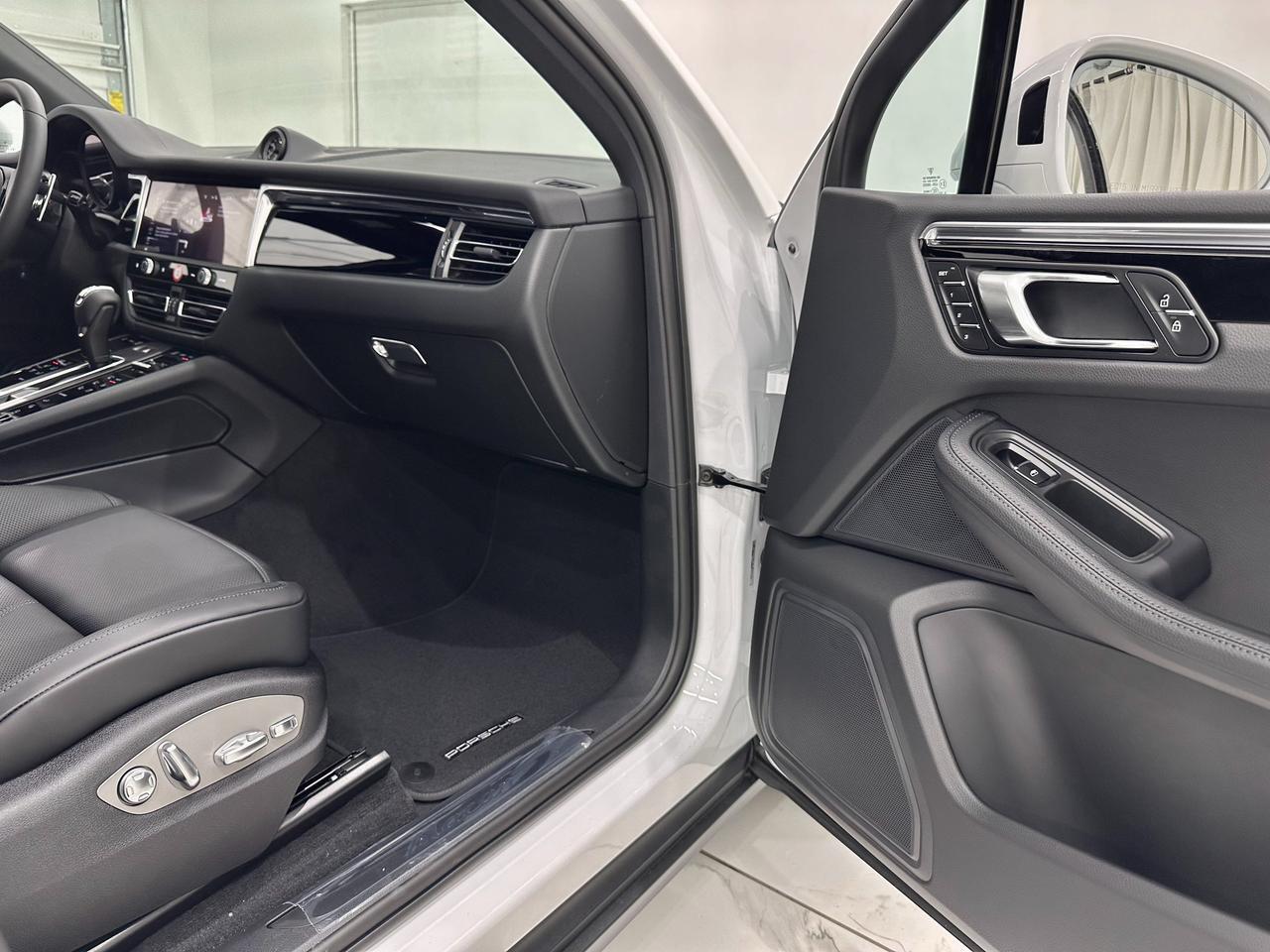 2025 Porsche Macan Newark DE