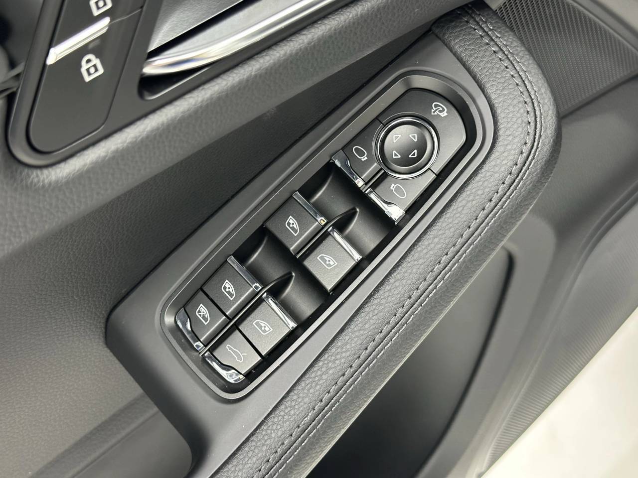 2025 Porsche Macan Newark DE