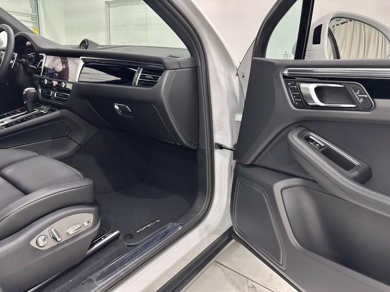 2025 Porsche Macan Newark DE