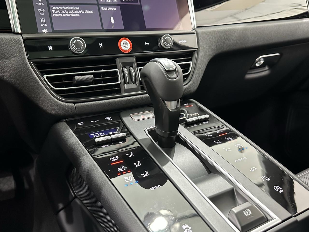 2025 Porsche Macan Newark DE