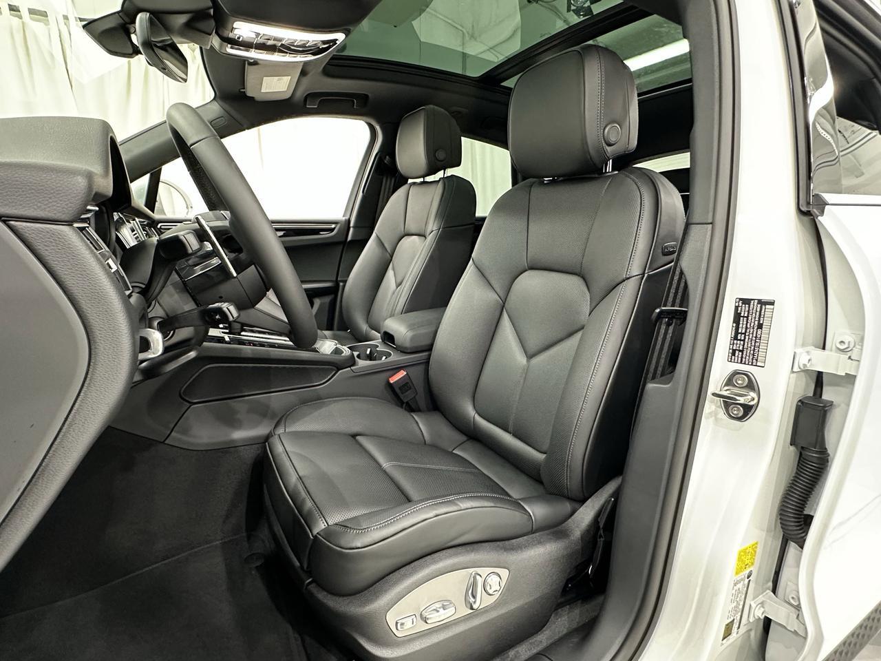 2025 Porsche Macan Newark DE